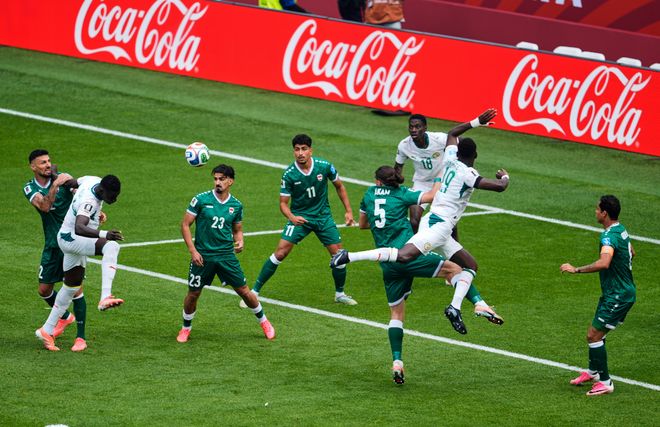 世界杯：塞内加尔5-0横扫九人伊拉克 萨尔盖耶联手爆发 小组第三之争再起波澜
